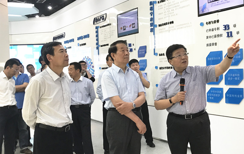 江蘇發展大會連雲港籍嘉賓蒞臨Agin games藥業參觀考察